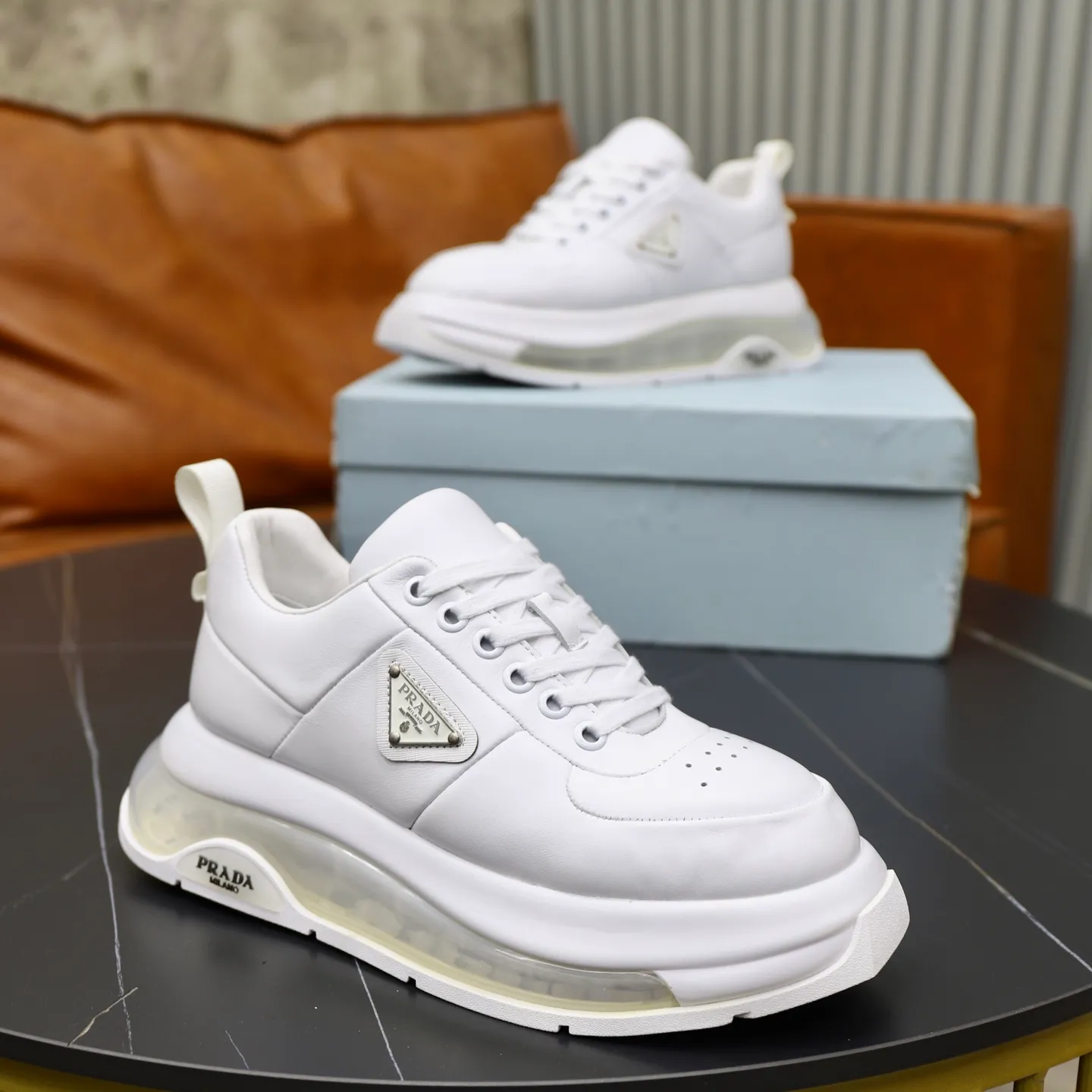 Ex-factory price: 640 💰Prada/Prada Men's casual delivery, using imported cowhide leather upper, Prada triangle logo, lambskin lining, original air cushion bottom, rubber sewing technology, rubber bottom layer, excellent shock absorption effect, comfortable on the feet! Size: 39-44 (45, 46 customized)